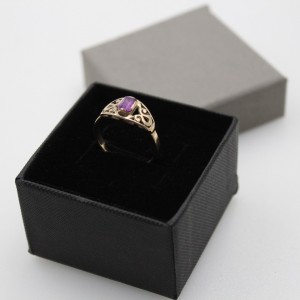 Pierścionek z Fioletowym...