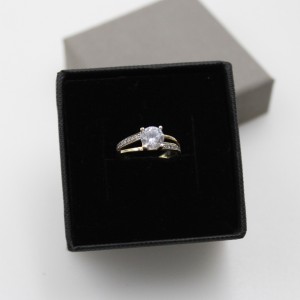 Pierścionek z Cyrkonią 585...