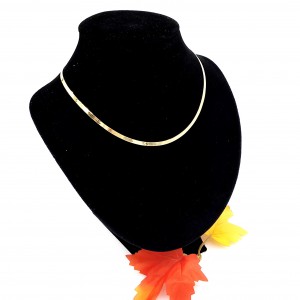 Złoty płaski naszyjnik...