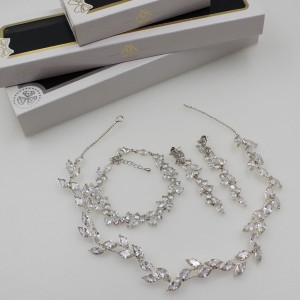 KOMPLET BIŻUTERII ŚLUBNEJ...