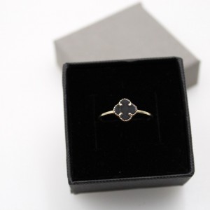 Pierścionek Czarny Kwiat...