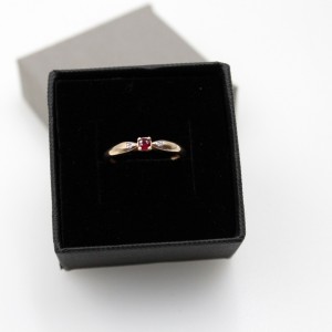 Pierścionek z Czerwoną...