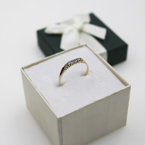 Pierścionek z Cyrkoniami...