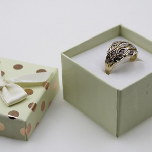 Pierścionek wykonany z...