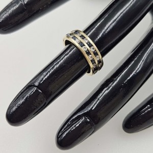 Złoty pierścionek Czarne i...