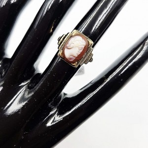 Złoty Pierścionek z motywem...