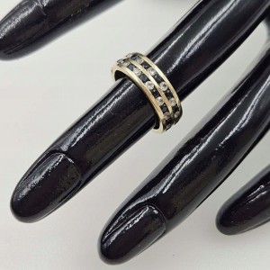 Złoty pierścionek Czarne i...