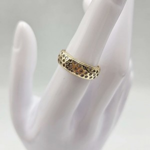 Pierścionek obrączkowy...