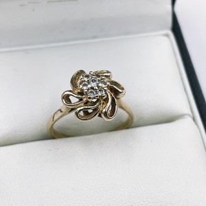 Złoty pierścionek kwiatek...