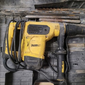 MŁOT DEWALT D25481K