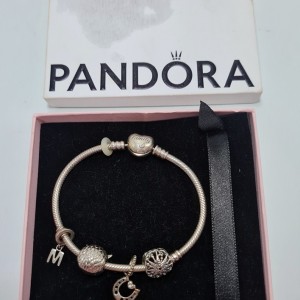 Pandora + 4 Charmsy