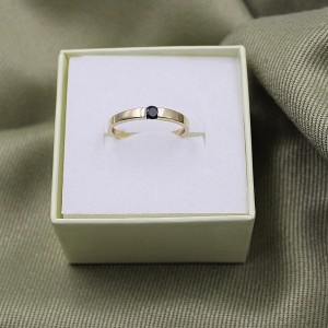 ZŁOTY PIERŚCIONEK Z CZARNĄ...