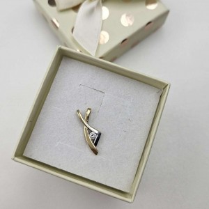 ZŁOTA ZAWIESZKA Z BIAŁYM...