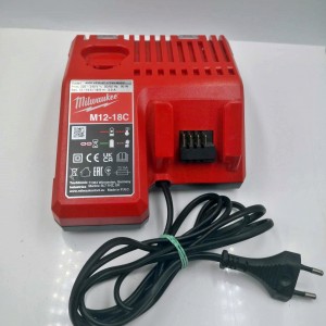 ŁADOWARKA MILWAUKEE M12-18C