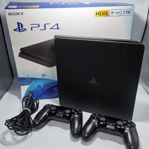 Konsola PS4 1 TB, 2 Pady