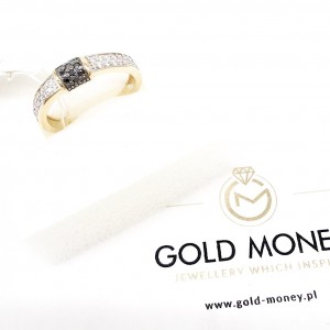 Pierścionek z brylantami...