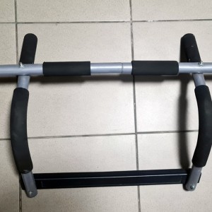 Drążek do podciągania na drzwi