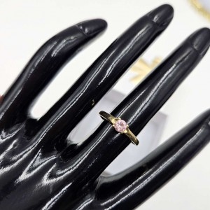 Pierścionek z różowym...