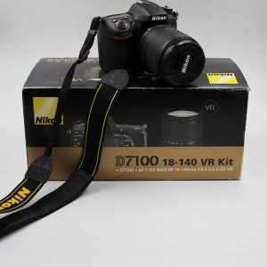 Lustrzanka Nikon D7100...