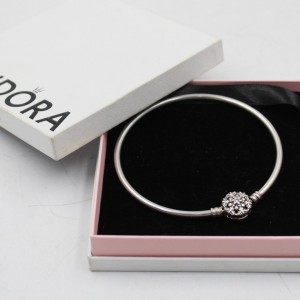 Bransoletka PANDORA bangle...