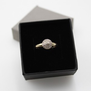 Pierścionek z Cyrkoniami...