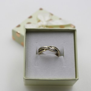 Pierścionek z Cyrkoniami...